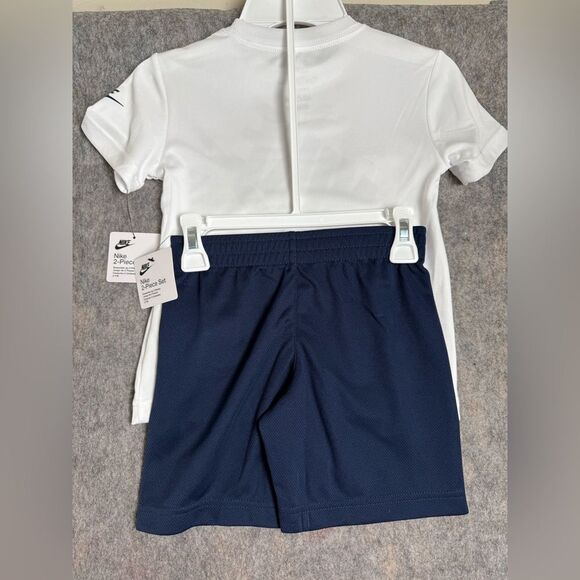 Nike Dri-Fit 2 Piece Set Kids XS White Navy Crew Pullover T-Shirt & Shorts Set - Picture 5 of 5